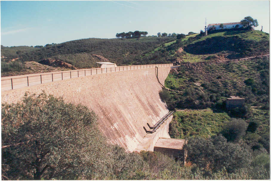 Presa del embalse de Beas